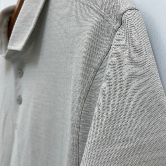 Lululemon Evolution Men's Gray Polo Shirt - Picture 2 of 6